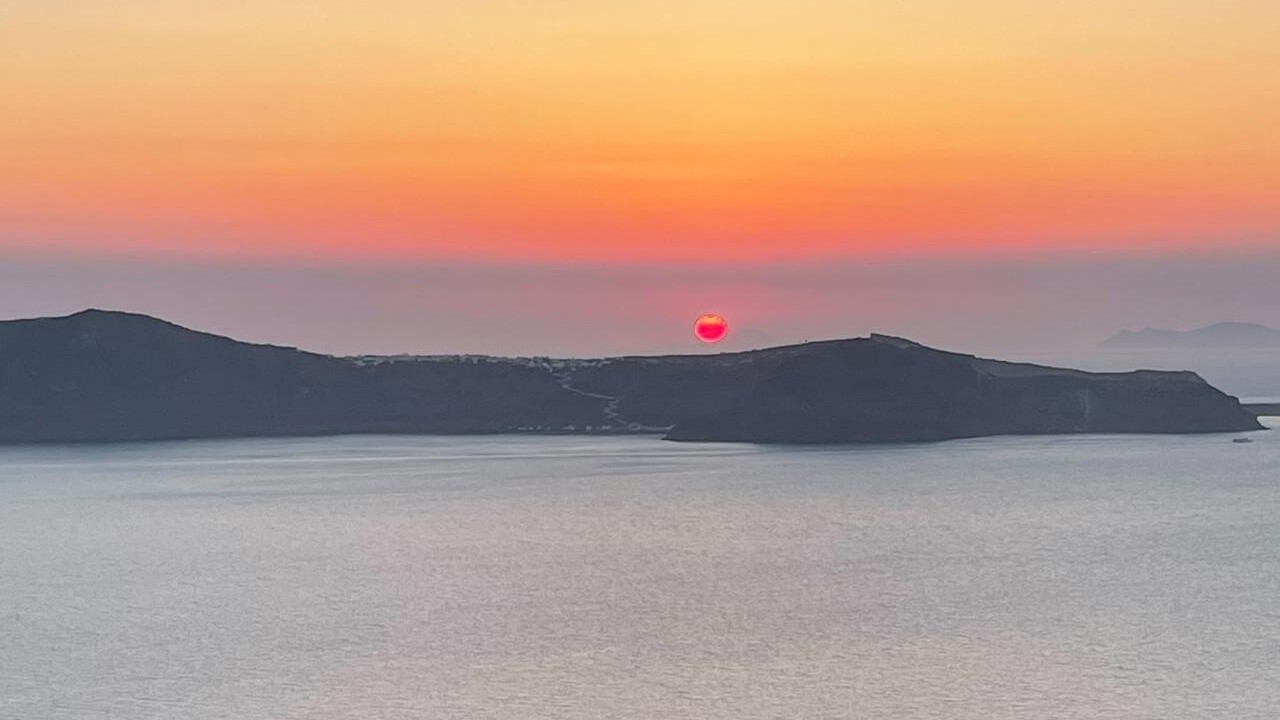 Read more about the article Is exploring Santorini in 2025 worth it?